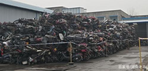 河南焦作驚現汽車墳場 5000輛舊車堆成山，背后折射產業轉型與回收難題